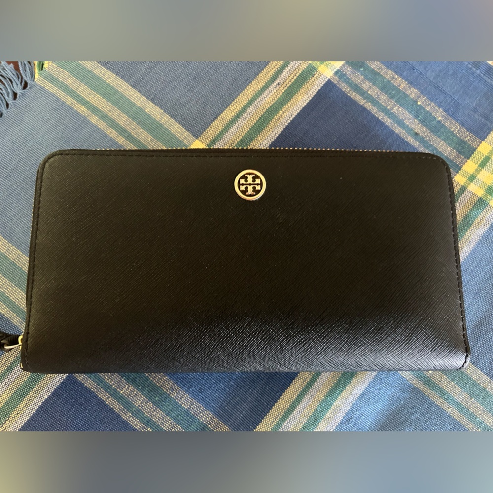 Tory Burch Zip Around Wallet! Looks new